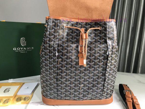 Goyard&ALoro PianainIn French, it means "mountaineer" and is an urban adventurerALoro Piana n3z2cmfv - Image 6