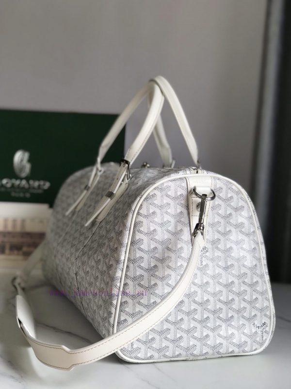 ? The Boston45 travel bag is made of Goyardine cotton linen canvas and Servon calf leather, x4uht78u - Image 4