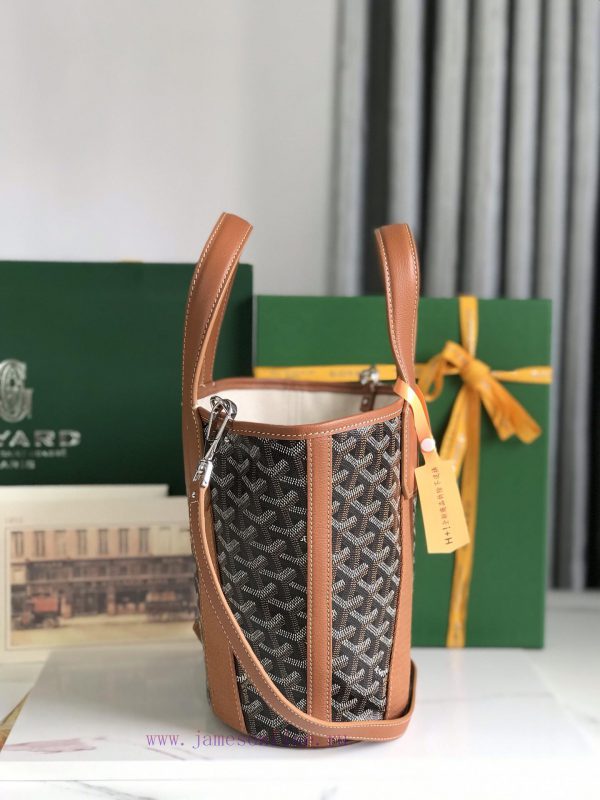 BELHARRA small bag is the perfect companion for vacationing under the sun. Its iconic bucket vd6y94ic - Image 4