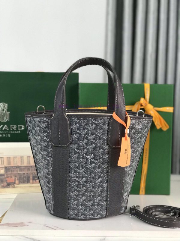 BELHARRA small bag is the perfect companion for vacationing under the sun. Its iconic bucket v8tqrbzr - Image 5