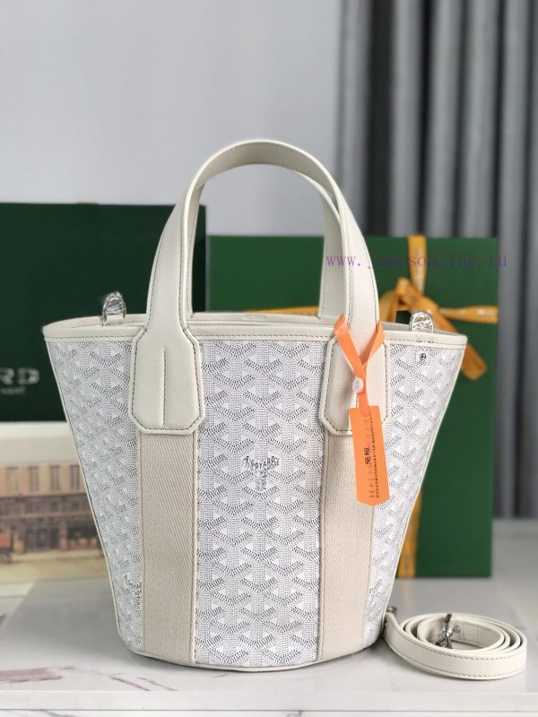 BELHARRA small bag is the perfect companion for vacationing under the sun. Its iconic bucket tg88zu4e - Image 4
