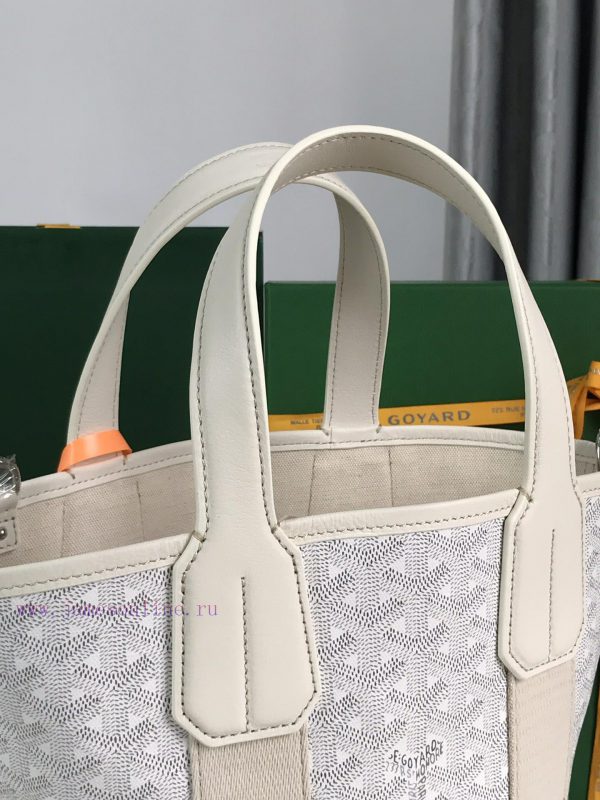 BELHARRA small bag is the perfect companion for vacationing under the sun. Its iconic bucket tg88zu4e - Image 6