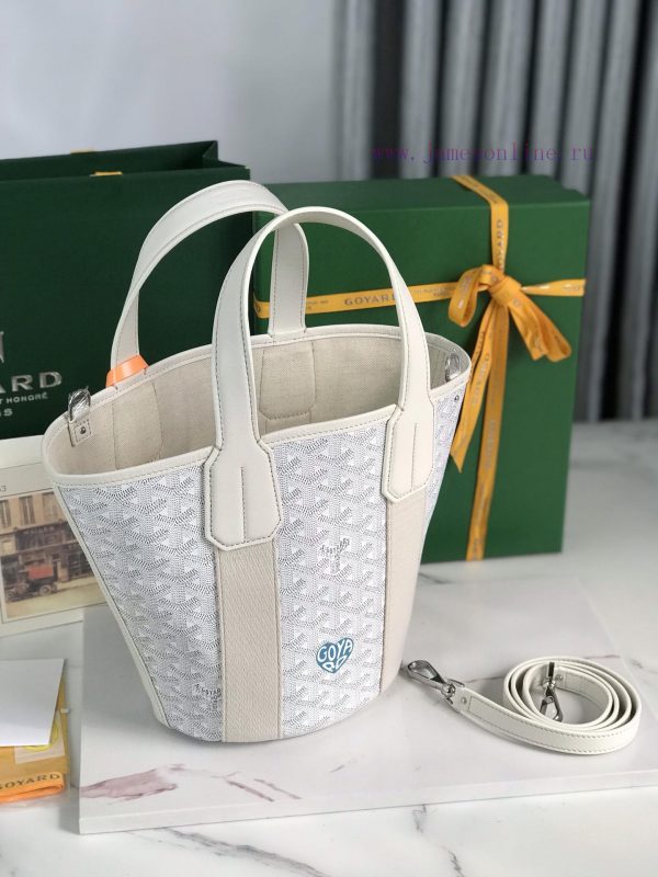 BELHARRA small bag is the perfect companion for vacationing under the sun. Its iconic bucket tg88zu4e - Image 9