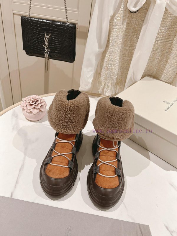 The 2023 Brunello Cucinelli wool short boots from "The Highest Quality in the Market" are int5eu2e5l