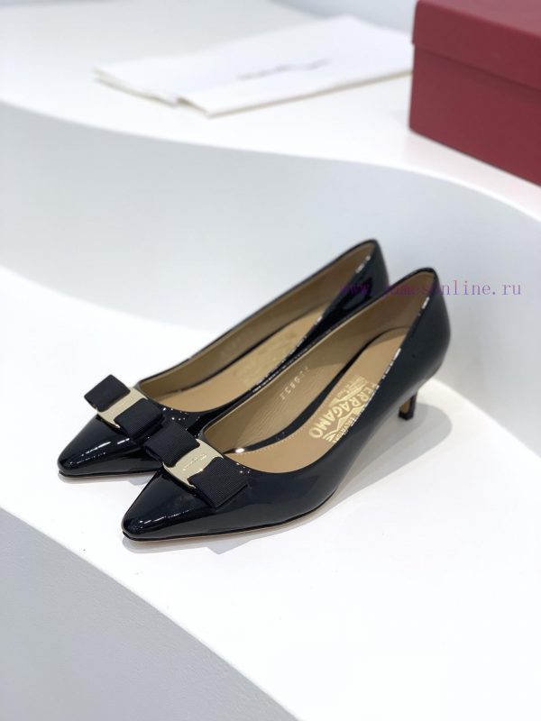 Top tierSF salvatore Ferraga * o Ferrera * Mubu buckle pointed shallow mouth patent leather kispbaip