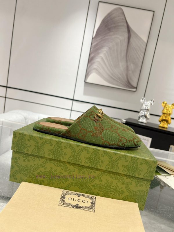. Gucci collaborates with Adidas to create a new round of 24ss cool slippers with a buckle a0udxou1m - Image 3
