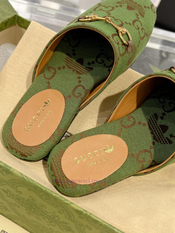 . Gucci collaborates with Adidas to create a new round of 24ss cool slippers with a buckle a0udxou1m - Image 7