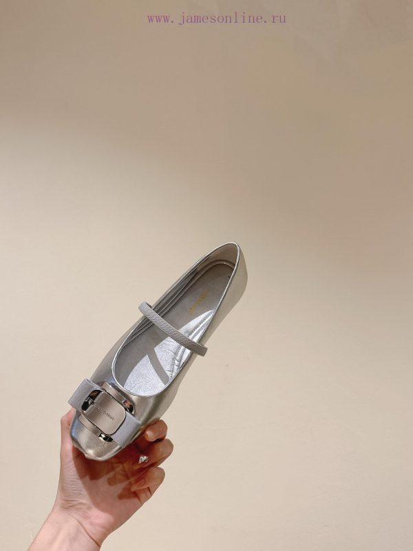 | ²⁰²4 ??  ?? Ferragamo's early spring series new product features a square bow design, wimdlx10r5 - Image 10