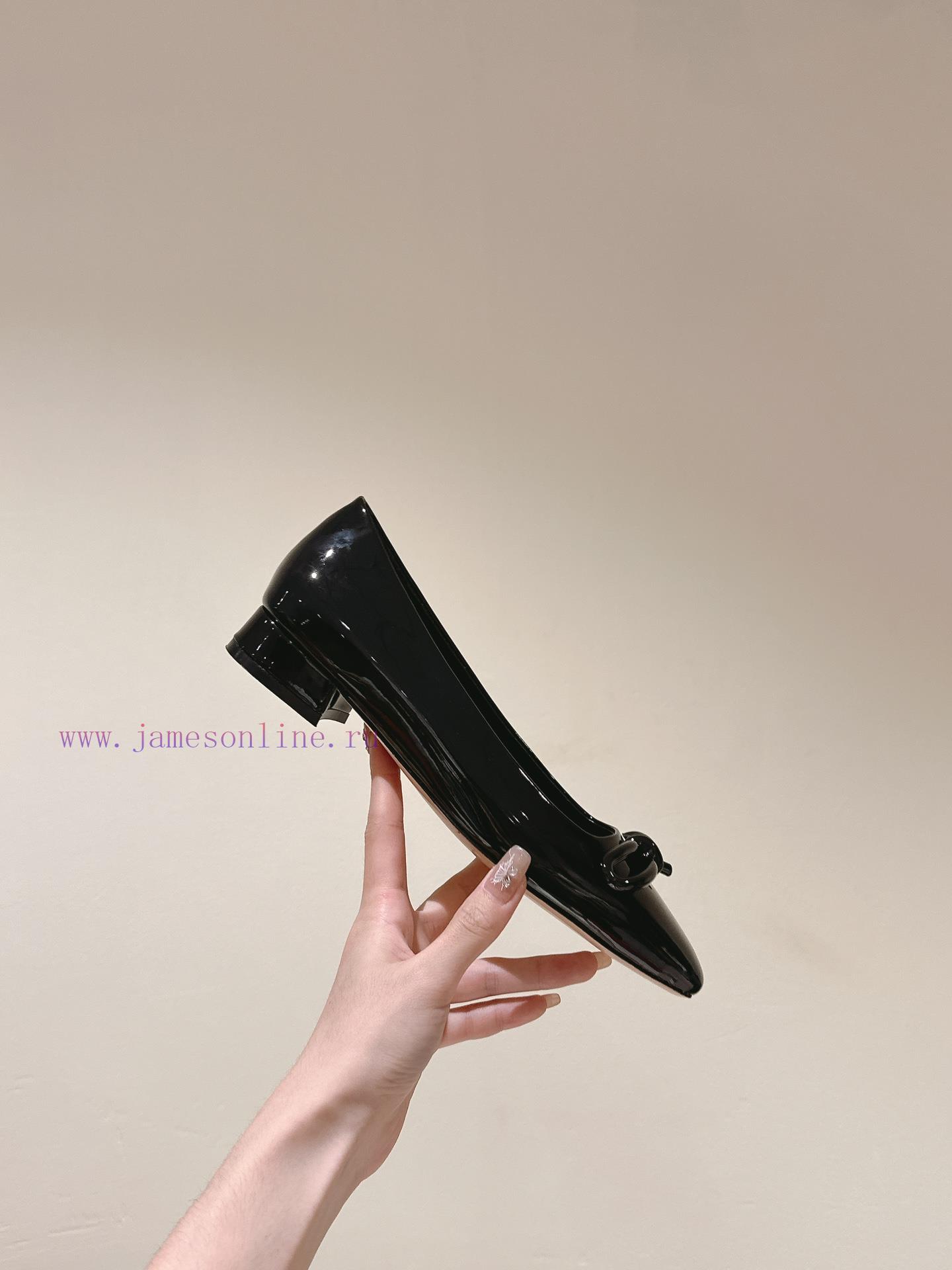 | ²⁰²4 ?? ??Ferragam"Ferragamo Spring/Summer Collection's new product features a square bt2dsw2j3 - Image 9