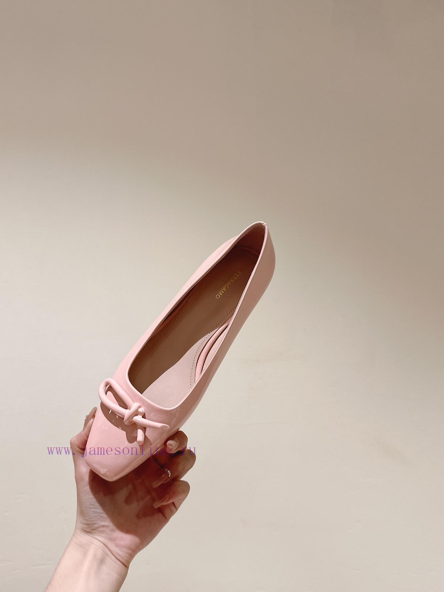 | ²⁰²4 ?? ??Ferragam"Ferragamo Spring/Summer Collection's new product features a square b10vkvikx - Image 10