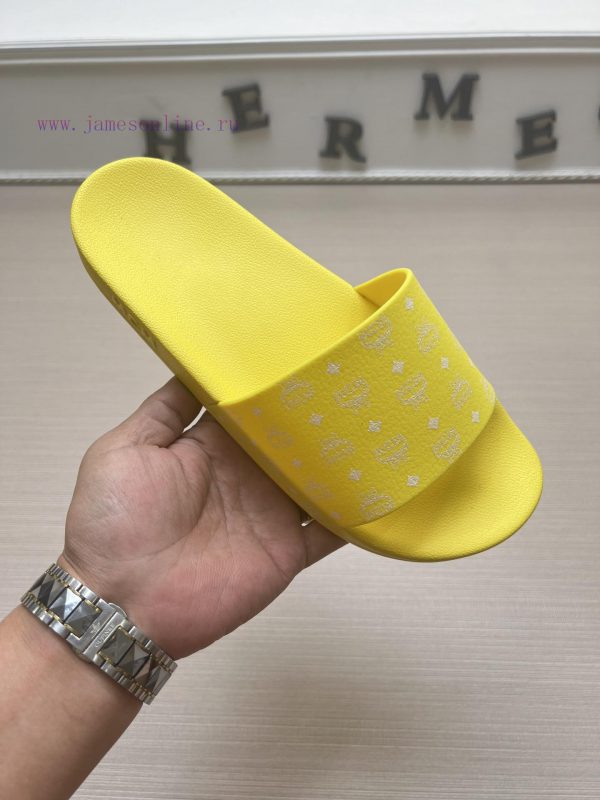 MCM's latest popular fashion slippers, with original 11 mold opening on the official websiteyi9ur3n4