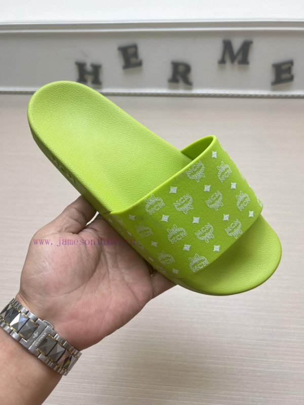 MCM's latest popular fashion slippers, with original 11 mold opening on the official websiteykpnrp41