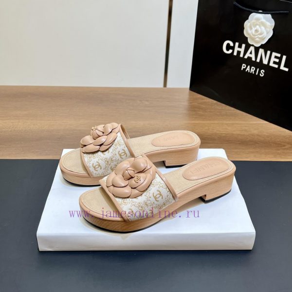 Top tierSynchronized Solid Wood Thick Bottom Slippers 2024 Summer New Chanel Camellia Cool Slenc67no