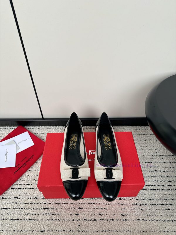 FERRAGAM * 24/Early Spring New SF Ferragamo Flat Single ShoesThis year's hot bow tie is paira8hbs2bg
