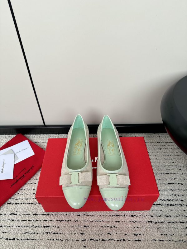 FERRAGAM * 24/Early Spring New SF Ferragamo Flat Single ShoesThis year's hot bow tie is pair9238fmfi