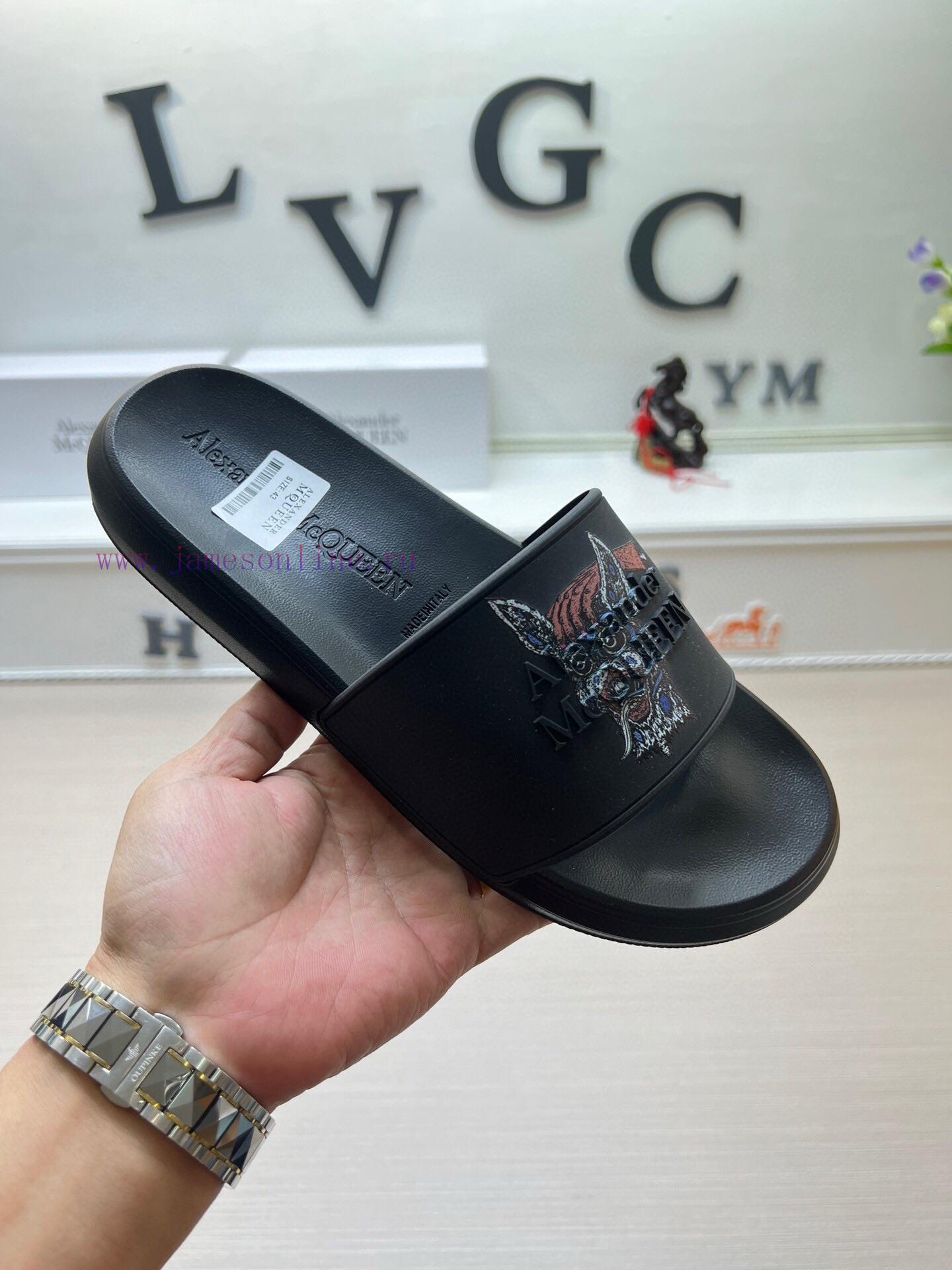 McQueen's latest thick soled one-piece slippers add a unique and charming power to the shoeshd4338k0 - Image 2