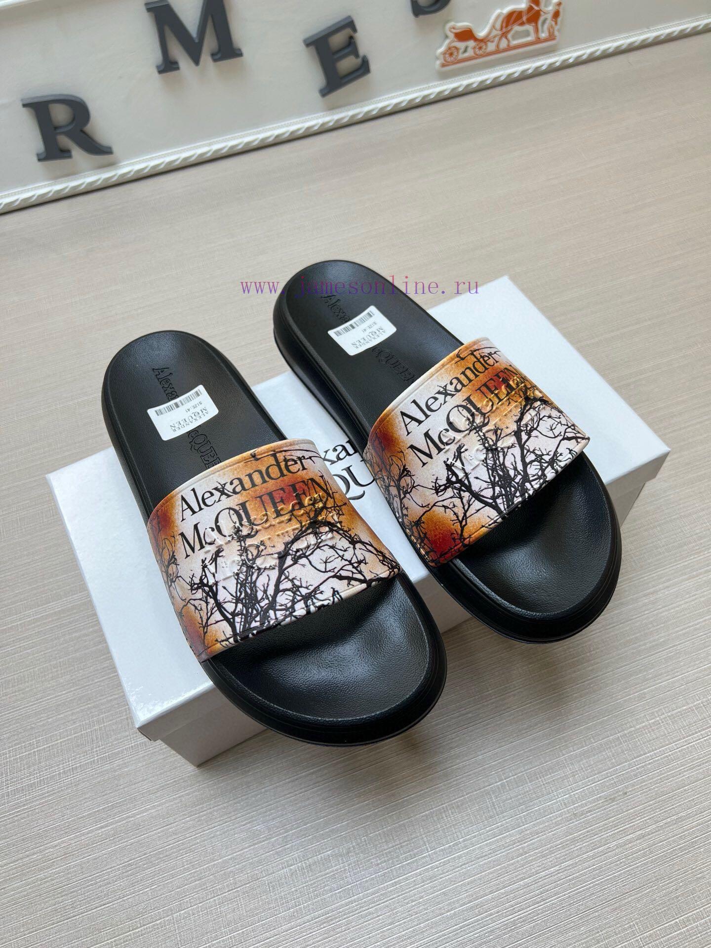 McQueen's latest thick soled one-piece slippers add a unique and charming power to the shoesb0oc5zh9 - Image 4