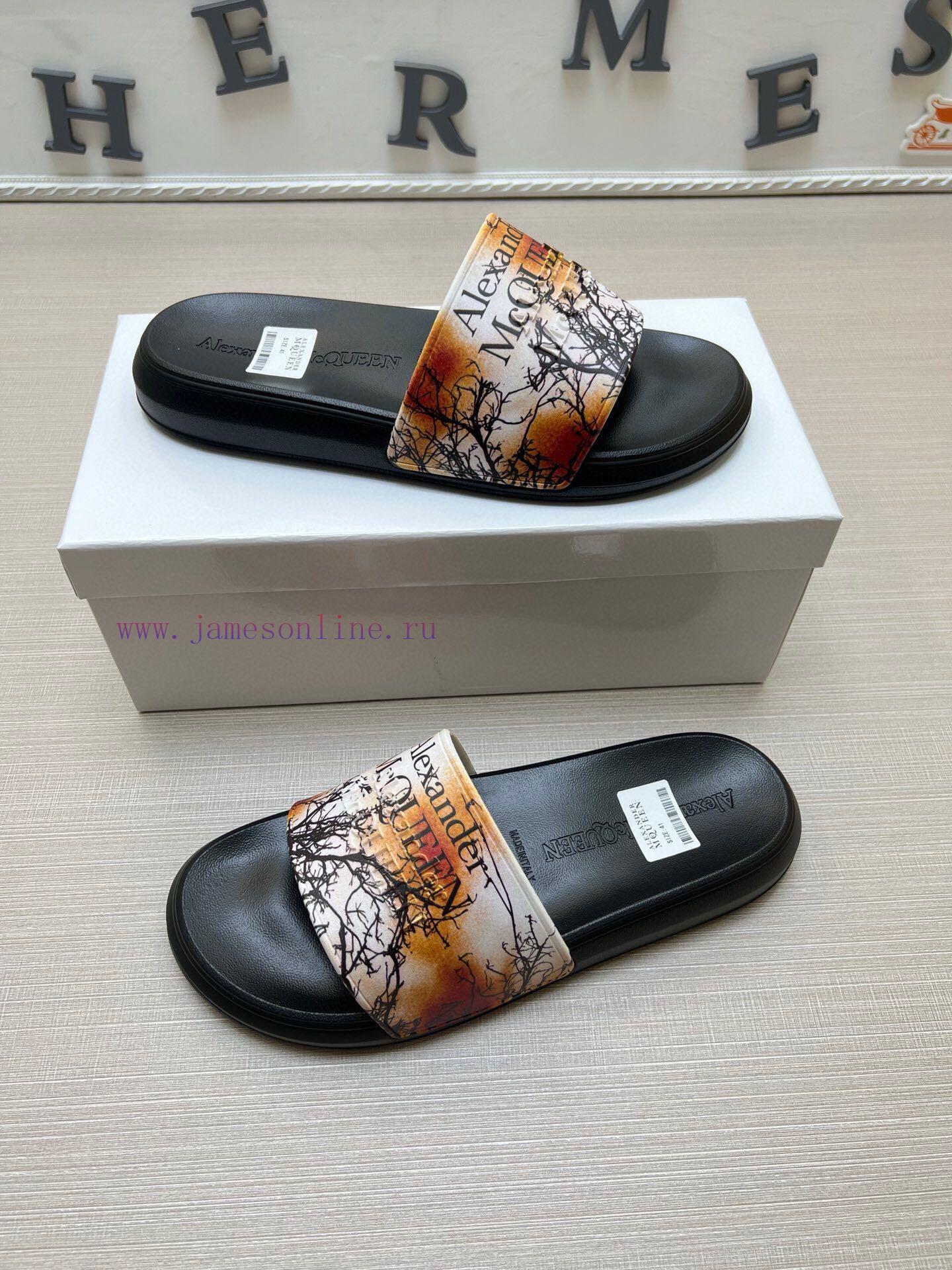 McQueen's latest thick soled one-piece slippers add a unique and charming power to the shoesb0oc5zh9 - Image 5