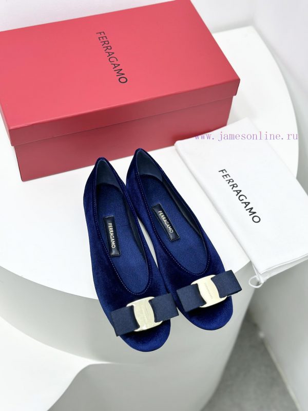 24ss FERRAGAMO new retro style flat witch shoes grandma shoesFerragamo's new witch shoes are2wqbdj10