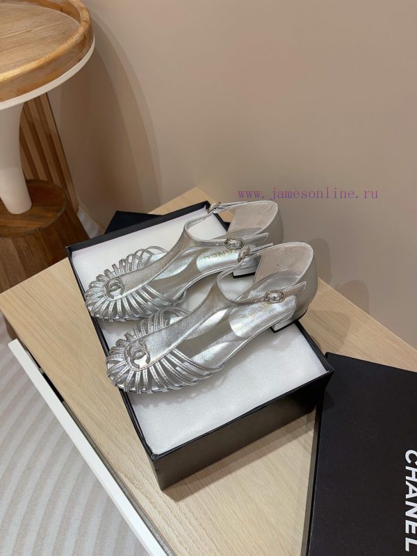 -24Fw new Chanel Roman flat sandalsCute enough to explode, rich heiress instantly looks retroijrk5dy - Image 3