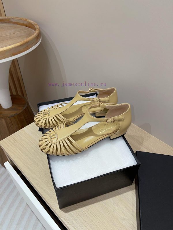 -24Fw new Chanel Roman flat sandalsCute enough to explode, rich heiress instantly looks retrrtlh6tn0 - Image 3