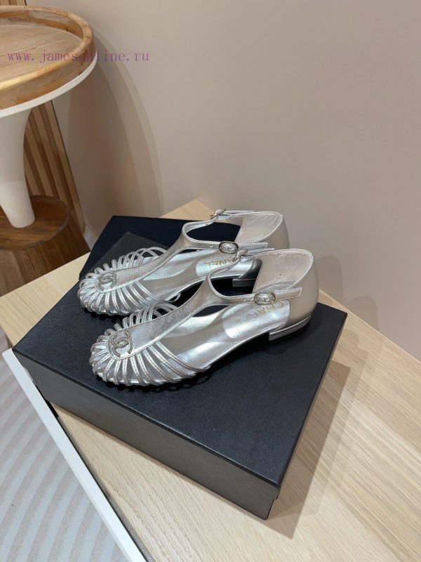 -24Fw new Chanel Roman flat sandalsCute enough to explode, rich heiress instantly looks retroijrk5dy - Image 6