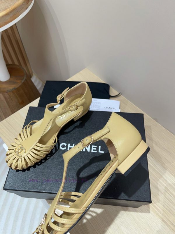 -24Fw new Chanel Roman flat sandalsCute enough to explode, rich heiress instantly looks retrrtlh6tn0 - Image 7