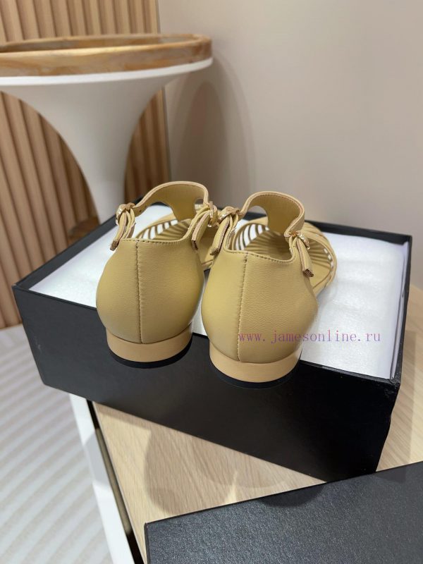 -24Fw new Chanel Roman flat sandalsCute enough to explode, rich heiress instantly looks retrrtlh6tn0 - Image 9