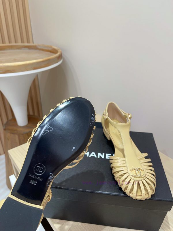 -24Fw new Chanel Roman flat sandalsCute enough to explode, rich heiress instantly looks retrrtlh6tn0 - Image 10
