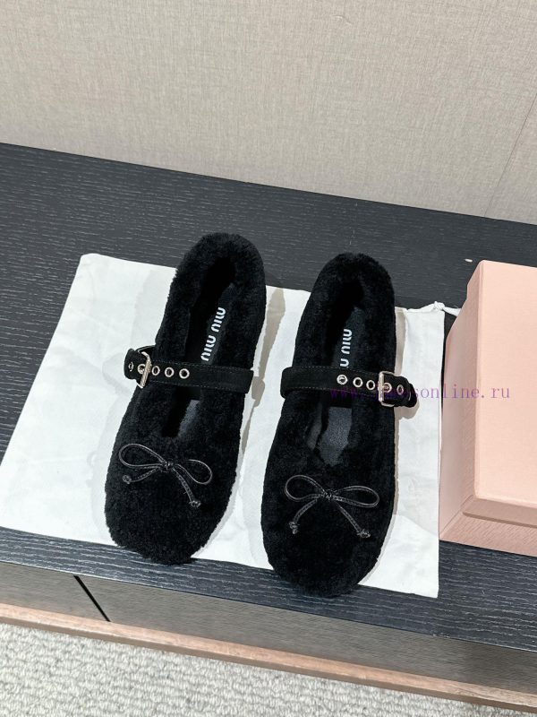 Top qualitymiumiu ss24new arrival～Miu Home 2024 Autumn/Winter New Hairy ShoesThe creamy ballii1rn0xj