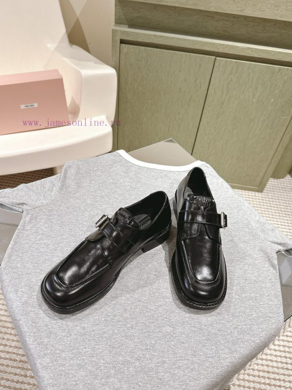 | ²⁰²4 ??  ??MIUMIU British minimalist motorcycle sandals with thick heels and round heads76014p3y - Image 4