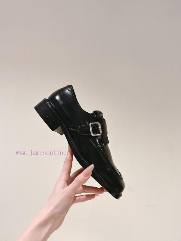 | ²⁰²4 ??  ??MIUMIU British minimalist motorcycle sandals with thick heels and round heads76014p3y - Image 9