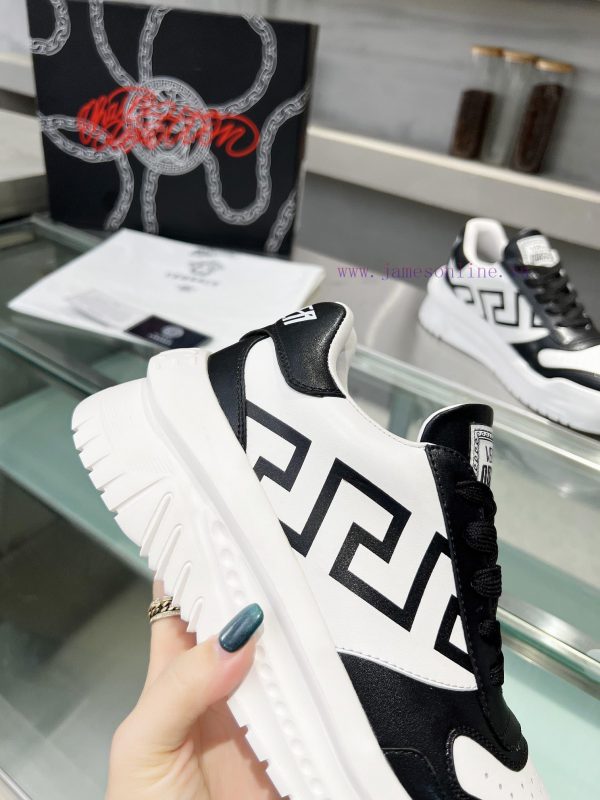 . Versace, popular all over the internet in 2024, is a pair for everyone. The original Versavc25856g - Image 6