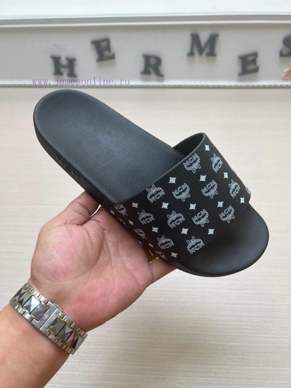 MCM's latest popular fashion slippers, with original 11 mold opening on the official websitezp4cqs3u