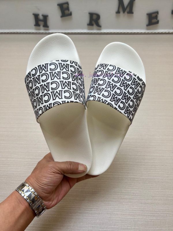 MCM's latest popular fashion slippers, with original 11 mold opening on the official website3710zzm8 - Image 3