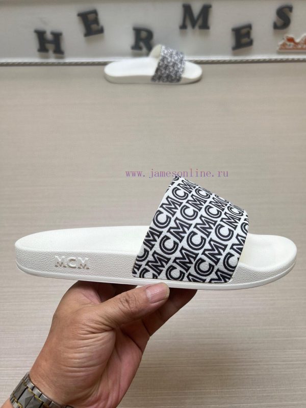 MCM's latest popular fashion slippers, with original 11 mold opening on the official website3710zzm8 - Image 6