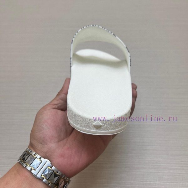 MCM's latest popular fashion slippers, with original 11 mold opening on the official website3710zzm8 - Image 8