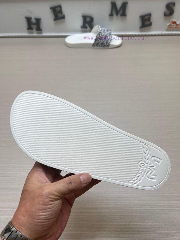 MCM's latest popular fashion slippers, with original 11 mold opening on the official website3710zzm8 - Image 10