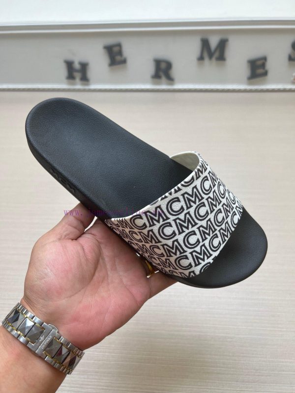MCM's latest popular fashion slippers, with original 11 mold opening on the official websitepylo2xjr