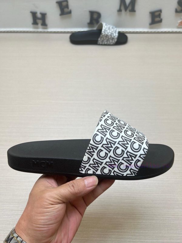 MCM's latest popular fashion slippers, with original 11 mold opening on the official websitepylo2xjr - Image 6