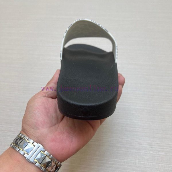 MCM's latest popular fashion slippers, with original 11 mold opening on the official websitepylo2xjr - Image 8