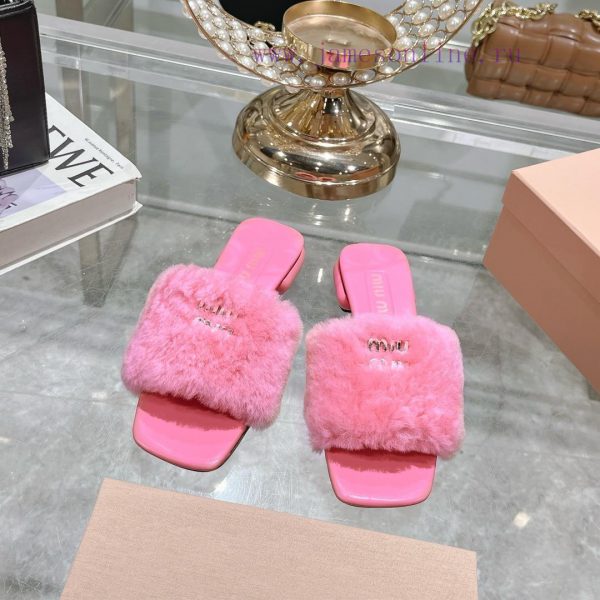 24 new Miumi * ss autumn and winter flat wool slippersTop tier—————————Zp development miumiujnk22he5