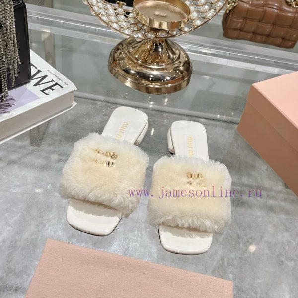 24 new Miumi * ss autumn and winter flat wool slippersTop tier—————————Zp development miumiubiswauy9