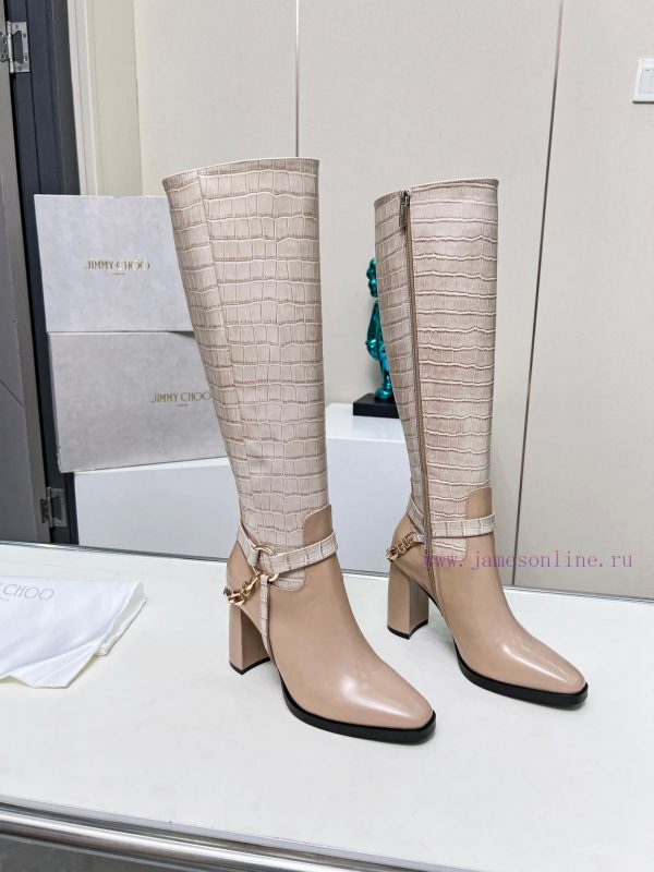 JlMMY CHOO Zhou Yangjie 2024 ??In 2024, live up to the spring scenery. Wear Jimmy Choo's fulu41e3a4u - Image 3