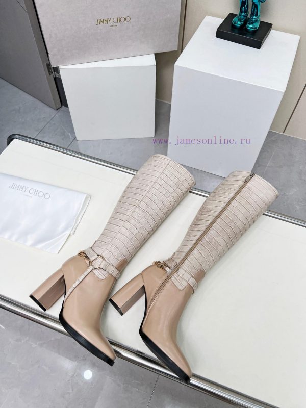 JlMMY CHOO Zhou Yangjie 2024 ??In 2024, live up to the spring scenery. Wear Jimmy Choo's fulu41e3a4u - Image 5