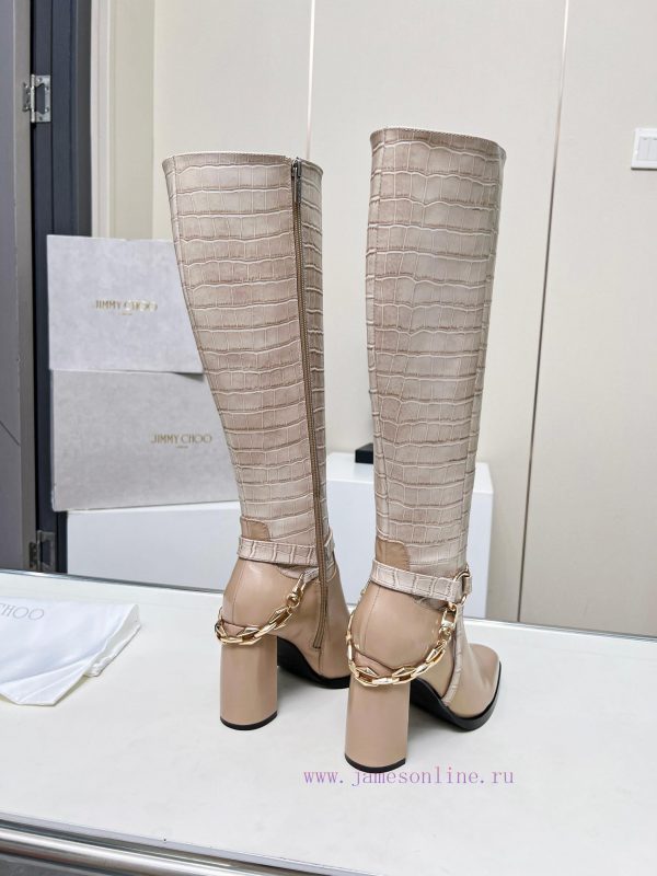 JlMMY CHOO Zhou Yangjie 2024 ??In 2024, live up to the spring scenery. Wear Jimmy Choo's fulu41e3a4u - Image 8