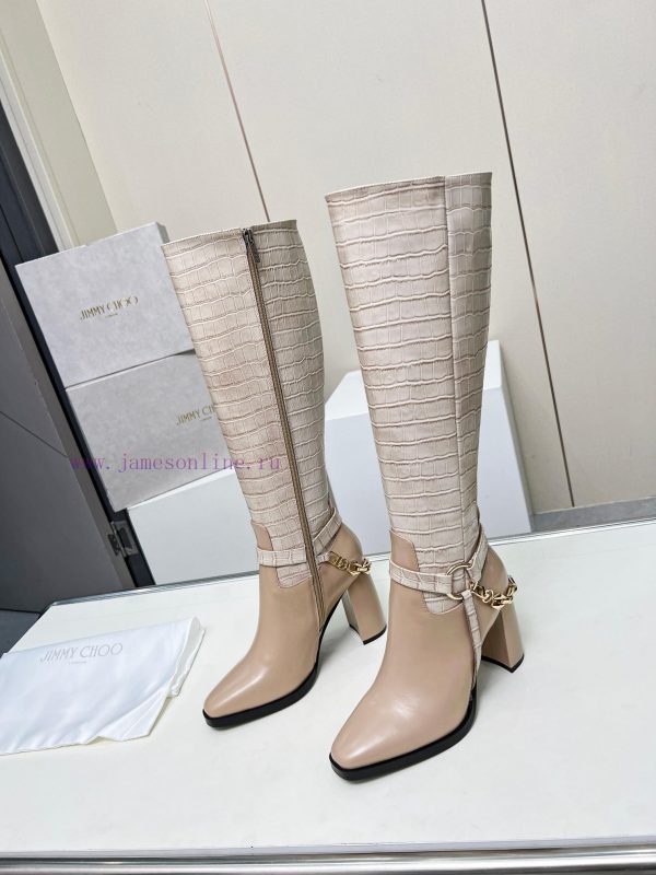 JlMMY CHOO Zhou Yangjie 2024 ??In 2024, live up to the spring scenery. Wear Jimmy Choo's fulu41e3a4u - Image 9
