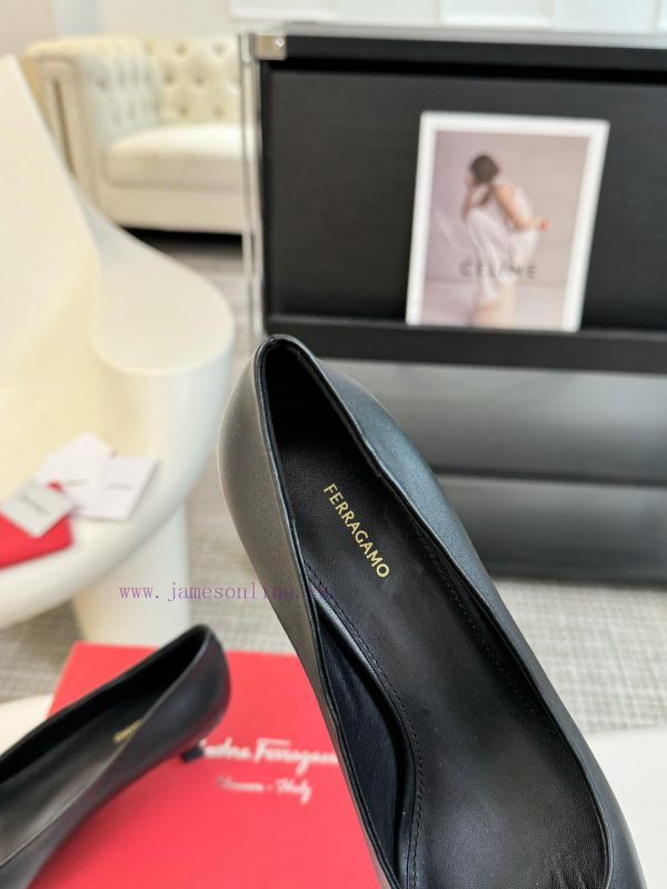 Salvatore Ferragamo 25 Early Spring Collection New Product Iconic Bow Hardware Buckle Thick k8jo07py - Image 9