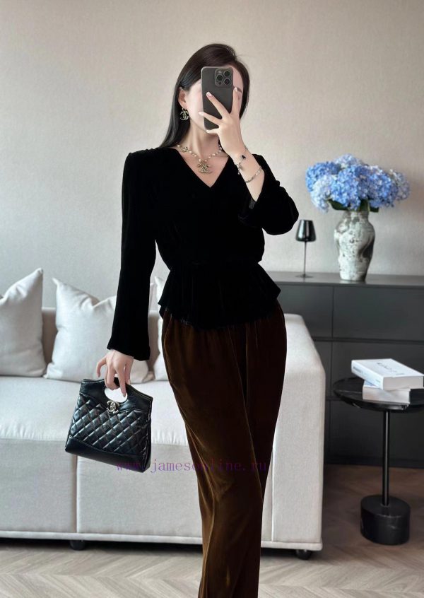 Top selling V-neck silk velvet blouse, one size 2 ️⃣ Color Cherry Red Black Size S-XXL<p 58u3nqsg - Image 4